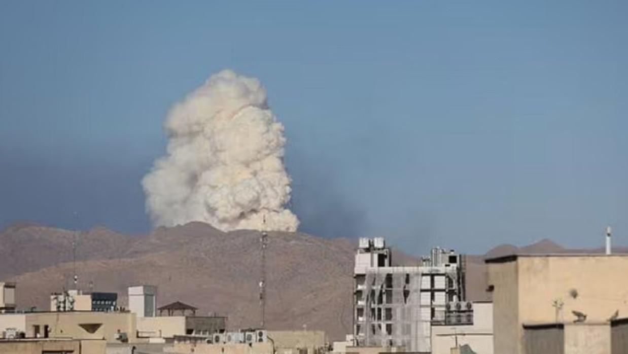 ইরানে পারমাণবিক স্থাপনায় হামলা