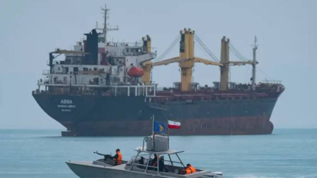 ইসলামিক রেভল্যুশনারি গার্ড কোরের কাছে স্পিড বোট রয়েছে, যা হরমুজ প্রণালি অবরোধ করতে ব্যবহার করা হতে পারে