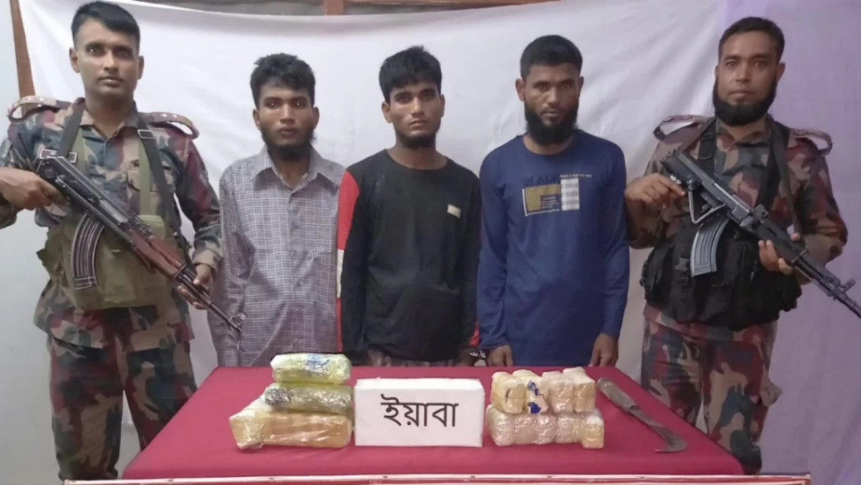 নাইক্ষ্যংছড়ি সীমান্তে ৩৪ হাজার ইয়াবাসহ রোহিঙ্গা আটক