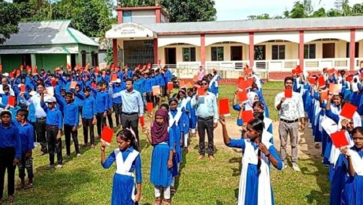 অনির্বান স্কুলের শিক্ষার্থী