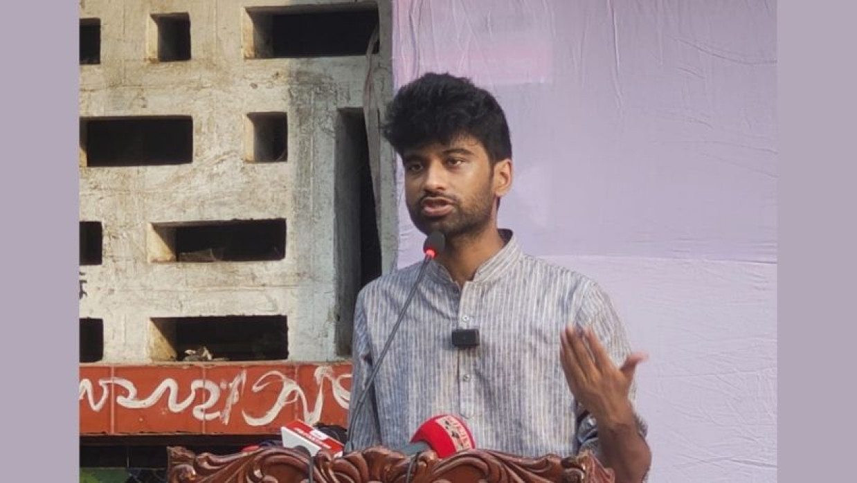 ‘ডাকসু নির্বাচন: অধিকার নাকি আনুষ্ঠানিকতা?’ শীর্ষক আলোচনা সভায় বক্তব্য রাখেন মেঘমল্লার