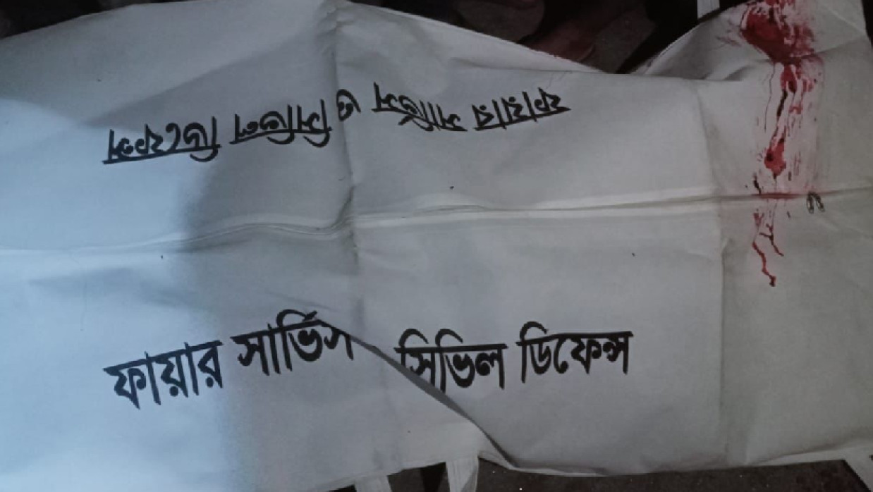 ট্রাকচাপায় হৃদয় হোসেন (১৬) নামে এক স্কুলছাত্র নিহত