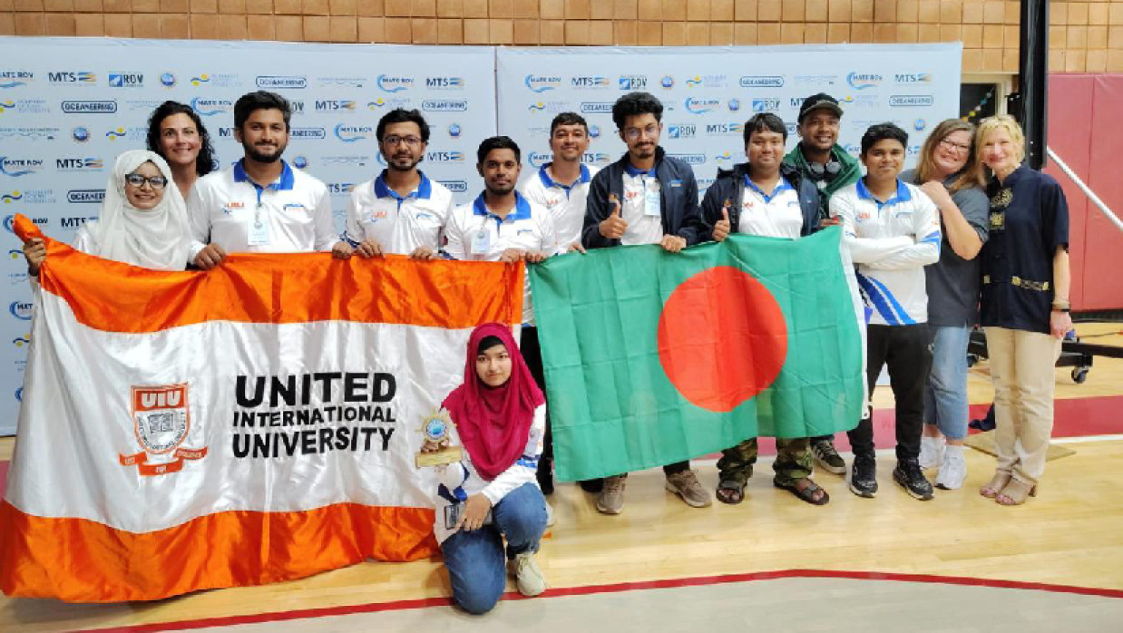 ‘ইউআইইউ মেরিনার’ টিম