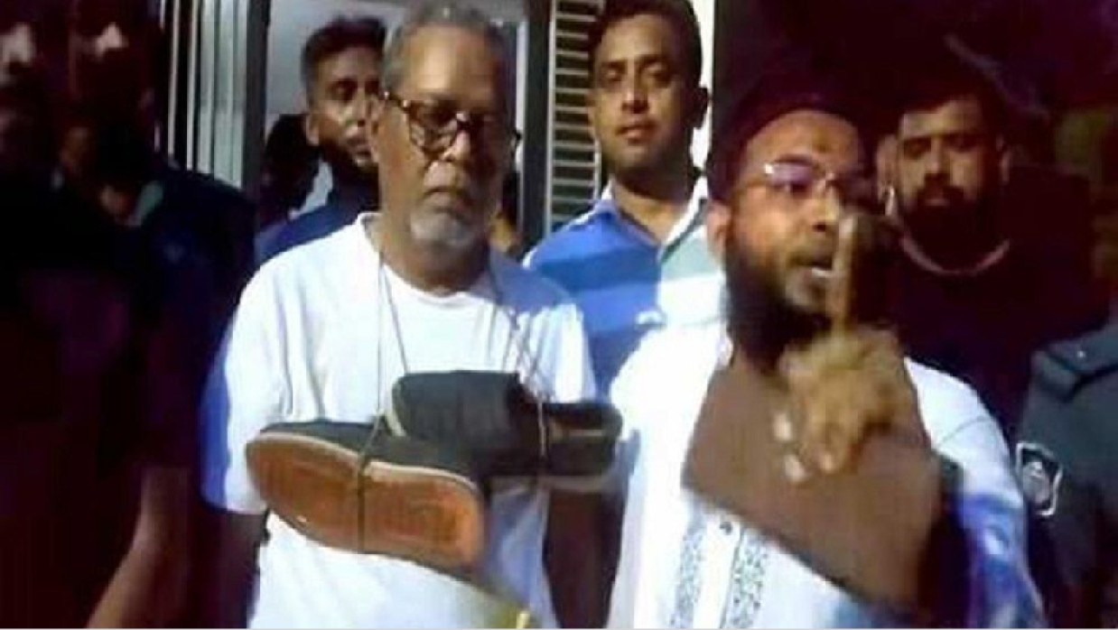 সাবেক সিইসি কে এম নূরুল হুদাকে হেনস্তা