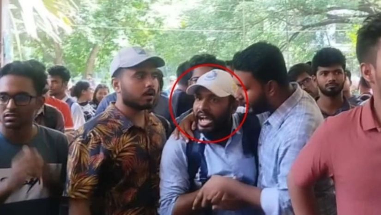 সাংবাদিক হেনস্তাকারী রোকনুজ্জামান রিমন