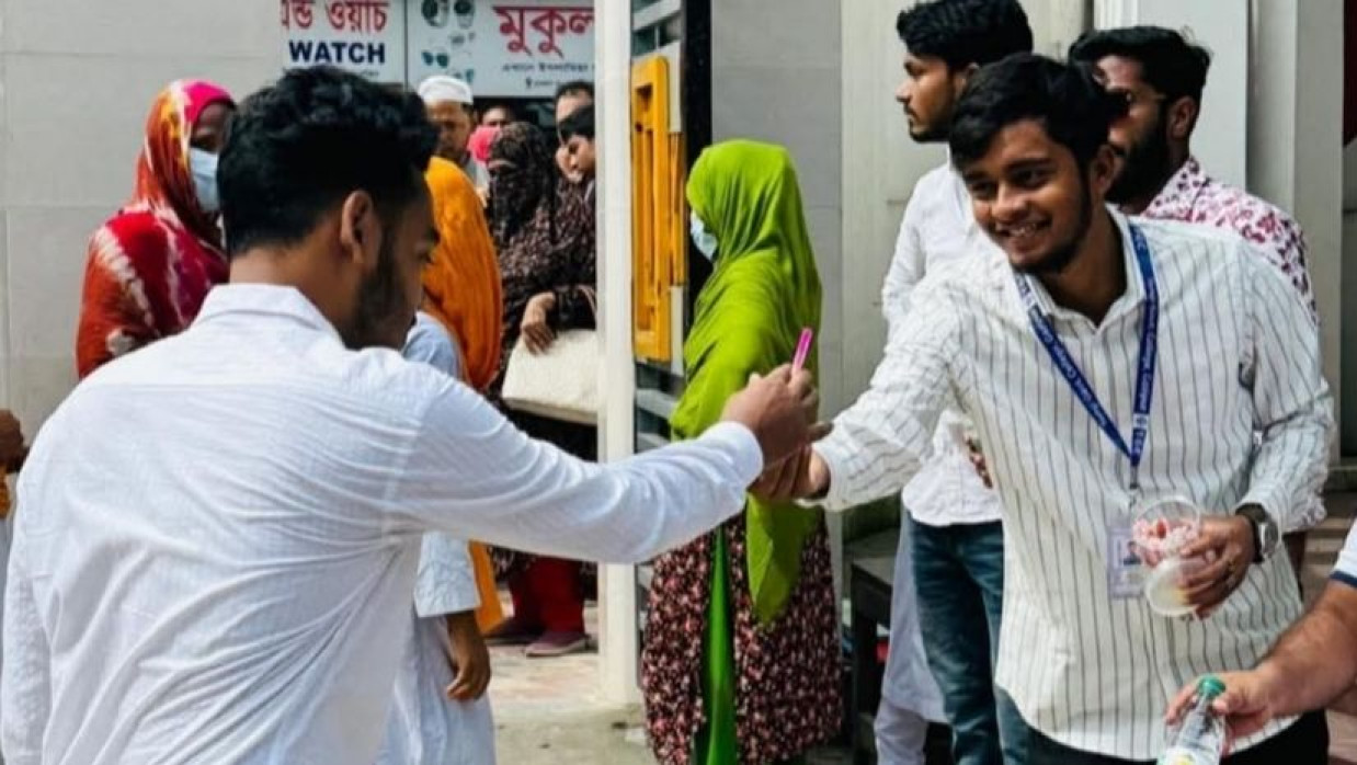 উচ্চমাধ্যমিক সার্টিফিকেট (এইচএসসি) ও সমমান পরীক্ষার্থীদের মাঝে ছাত্রদলের শিক্ষা উপকরণ বিতরণ