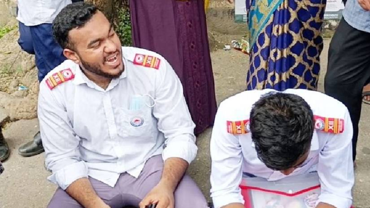 স্বপ্নভঙ্গ দুই এইচএসসি পরীক্ষার্থীর