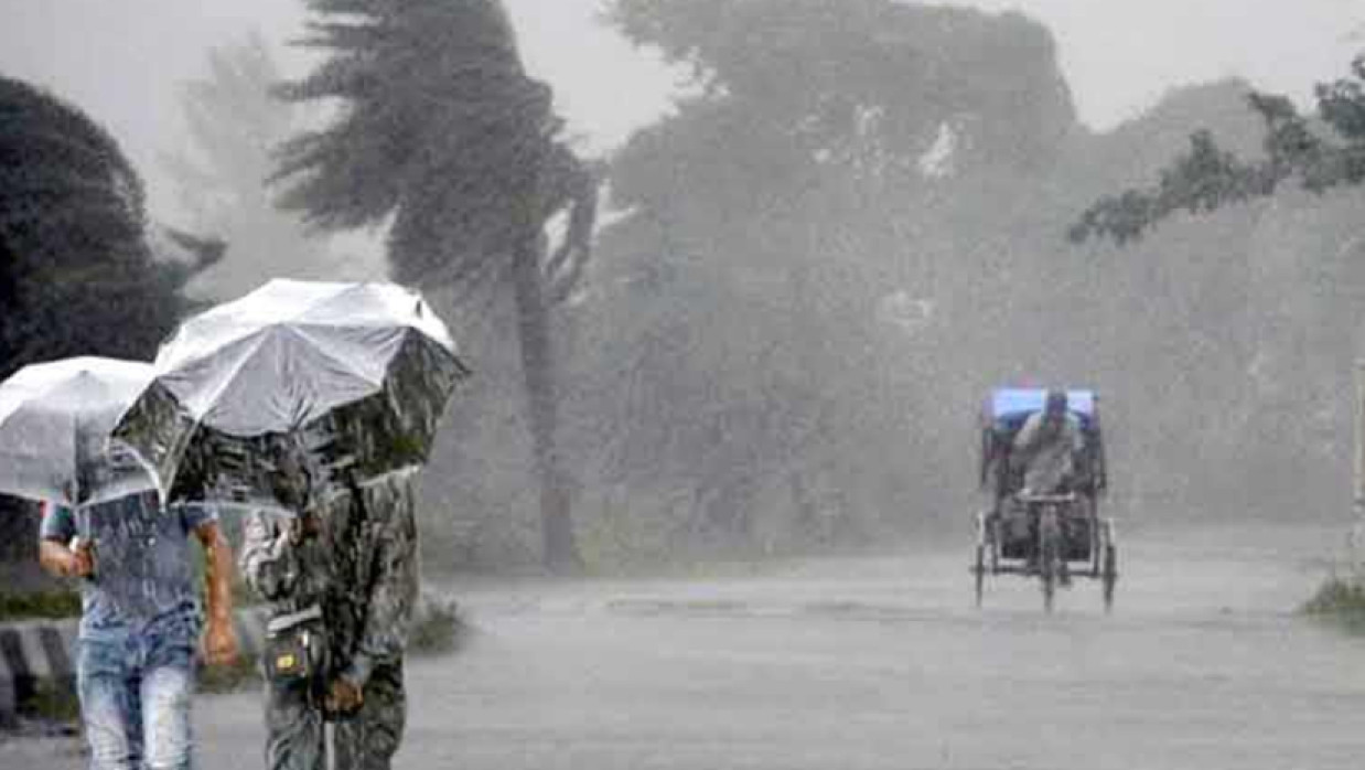 ৬০ কিমি বেগে বজ্রবৃষ্টি হতে পারে