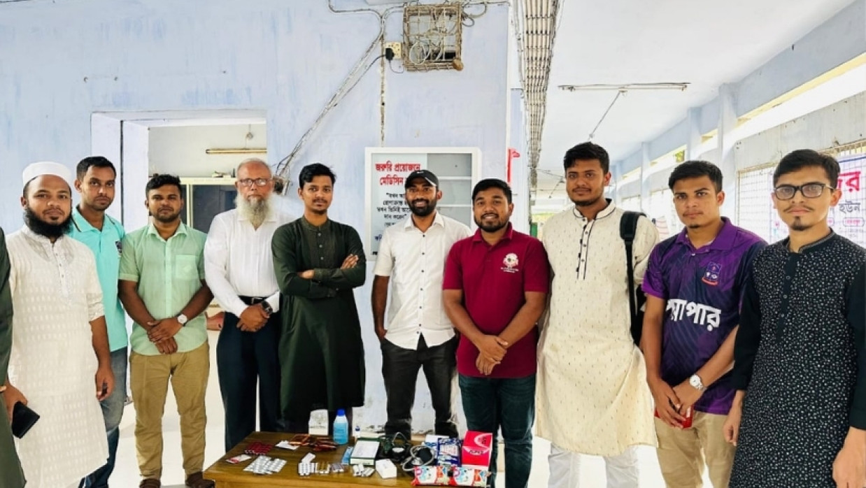 শিক্ষার্থীদের উদ্যোগে মেডিকেল বক্স স্থাপন