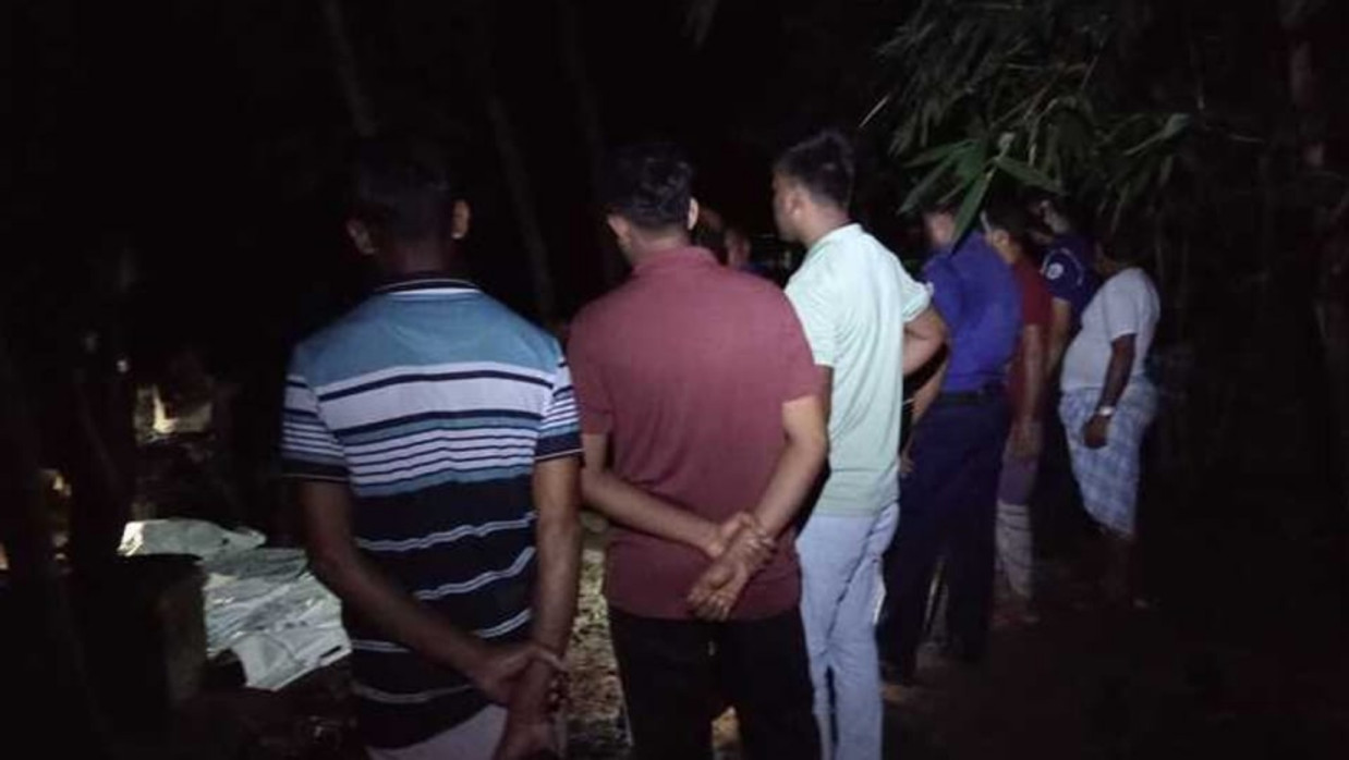 স্বেচ্ছাসেবক লীগ নেতা ও তার ভাবিকে কুপিয়ে হত্যা