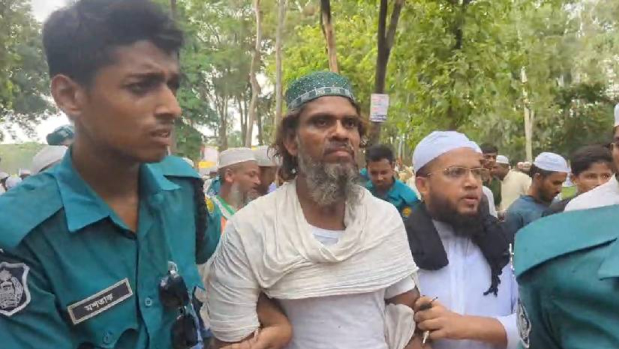 অস্ত্রসহ আটক এক ব্যাক্তি 