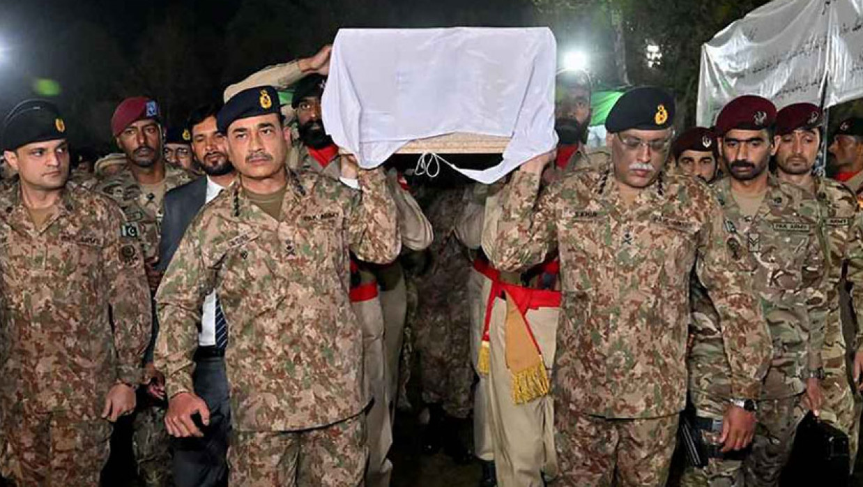 বোমা হামলায় পাকিস্তানের ১৩ সেনা নিহত