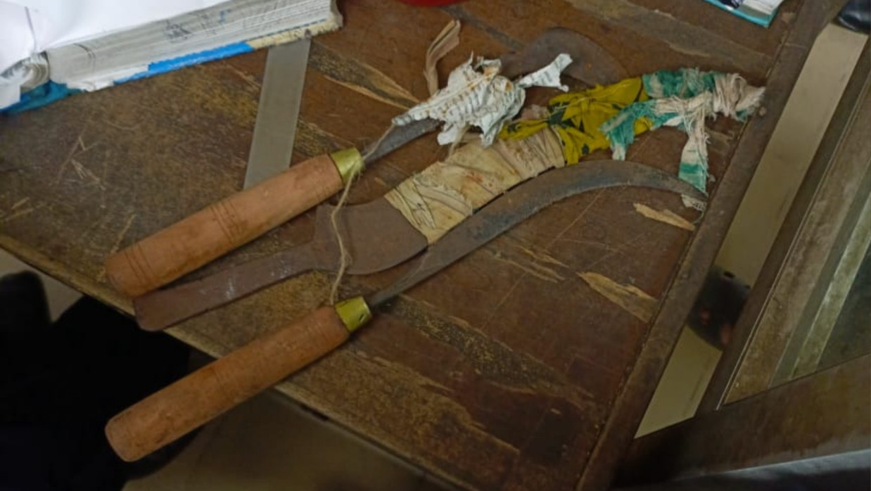 উদ্ধারকৃত দেশীয় অস্ত্র 