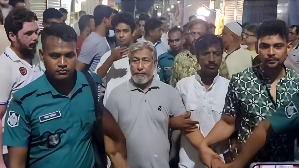 আওয়ামী লীগ নেতা মাইনুল ইসলাম স্বপনকে আটক করে পুলিশ