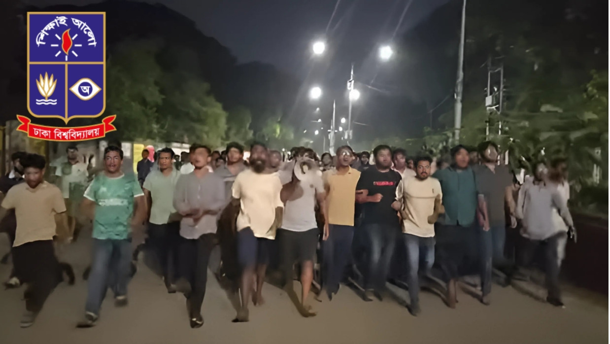 মধ্যরাতে উত্তাল ঢাবি