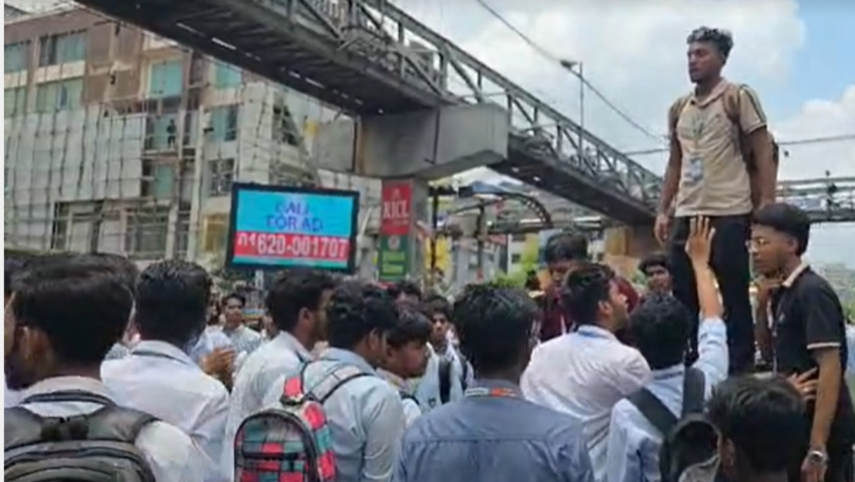 শিক্ষার্থীদের অবরোধ