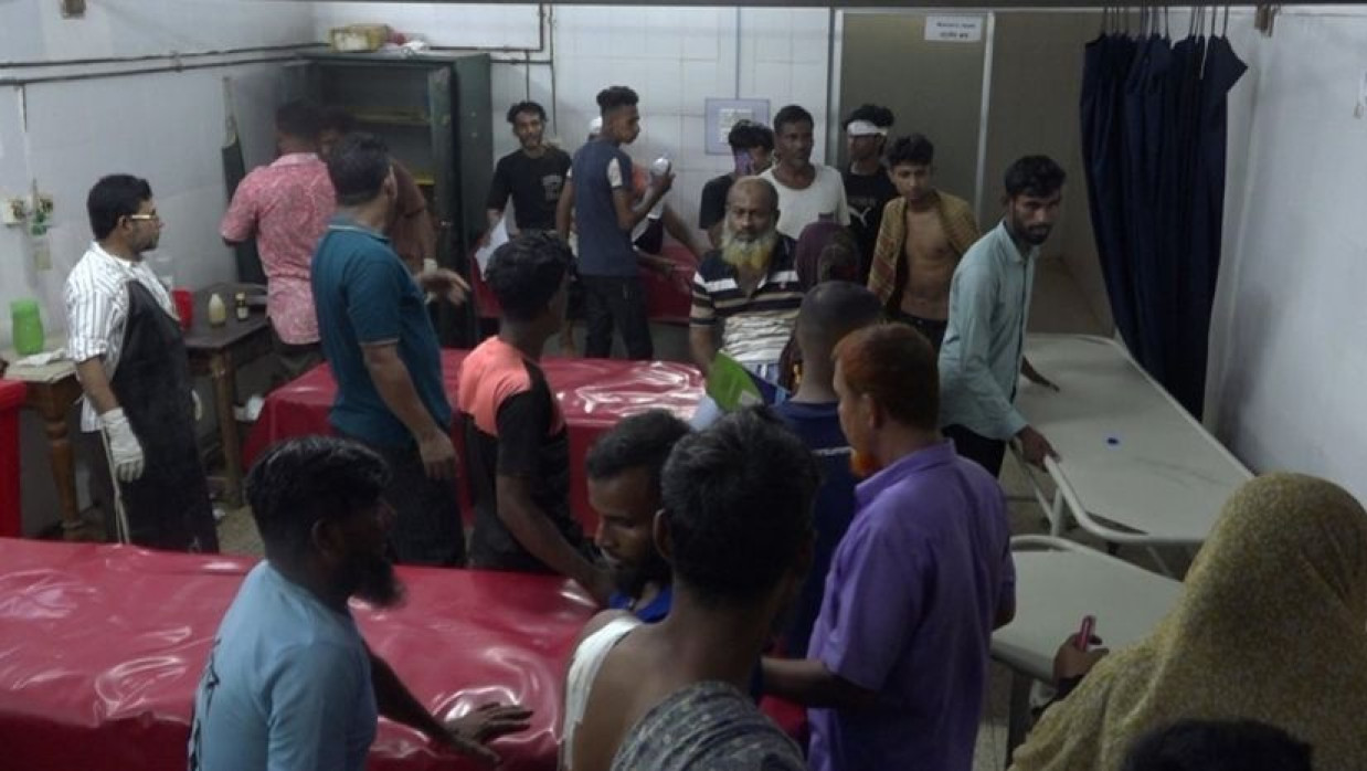 সংঘর্ষে আহতরা হাসপাতালে চিকিৎসা নিচ্ছেন