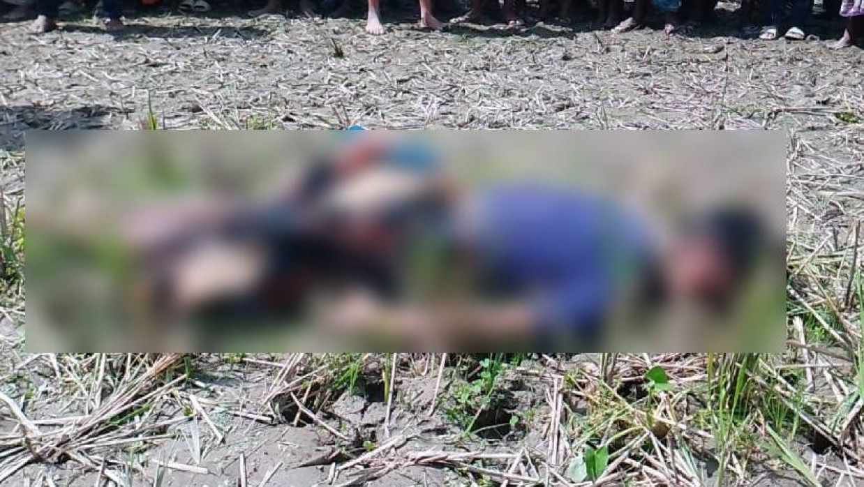 ক্ষেতে পড়ে আছে মরদেহ