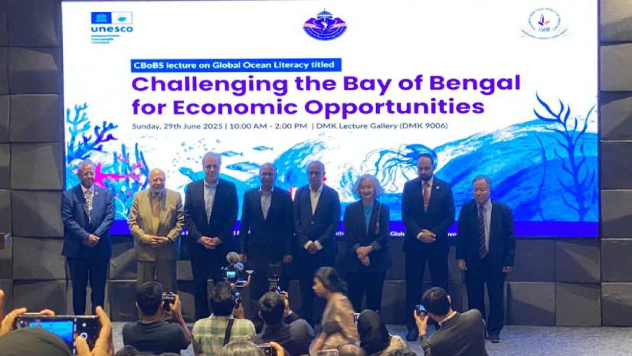 সেমিনারে অতিথিরা