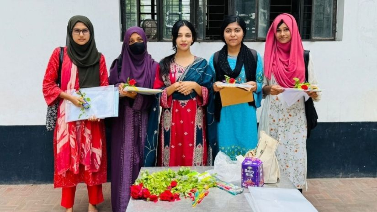 কুয়েত মৈত্রী হলে নবীনদের বরণ করল ছাত্রদল