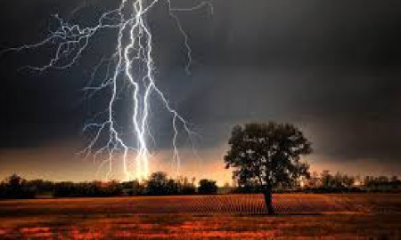 বজ্রপাতে প্রাণ গেল রাজমিস্ত্রীর