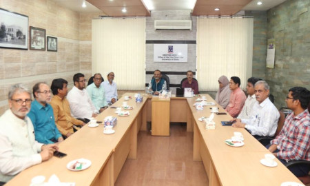 ঢাবি উপাচার্যের সঙ্গে সাম্যের পরিবারের সাক্ষাৎ