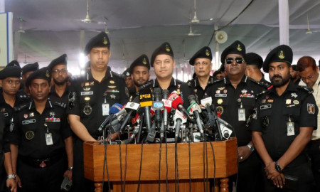 পবিত্র ঈদুল আজহা নিয়ে র‌্যাবের সংবাদ সম্মেলনে কমান্ডার এম জেড এম ইন্তেখাব চৌধুরী