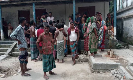 নির্মাণ কাজের মাটি খুঁড়তে গিয়ে লাশ উদ্ধারের ঘটনা ঘটে