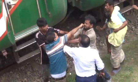 স্টেশন মাস্টার আবুল কাশেমকে মারধর