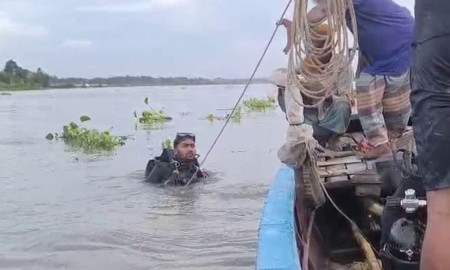 নদীতে মায়ের সঙ্গে গোসলে নেমে মেয়ে নিখোঁজ
