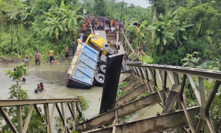 ভেঙে পড়ল বেইলি ব্রিজ, এইচএসসি পরীক্ষার্থীদের উদ্বেগ