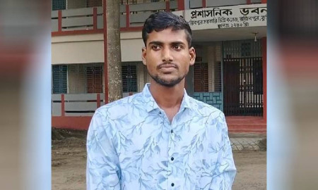 কলেজ কর্তৃপক্ষের গাফিলতি, এইচএসসি পরীক্ষা অনিশ্চিত শিক্ষার্থীর