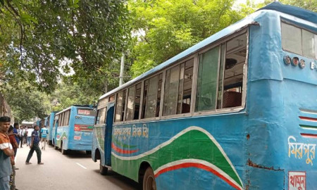 সাত বাস আটক করলেন ঢাকা কলেজের শিক্ষার্থীরা