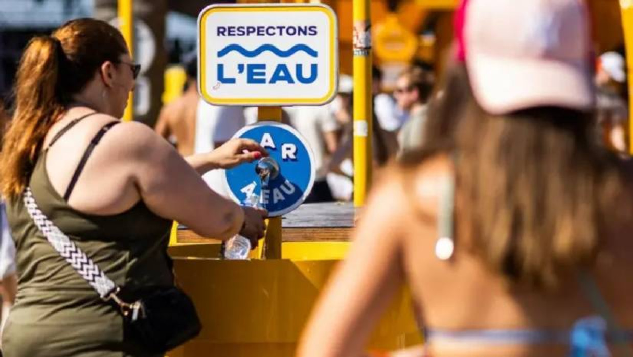 মঙ্গলবার প্যারিসসহ ফ্রান্সের ১৬টি অঞ্চলে সর্বোচ্চ ‘রেড অ্যালার্ট’ জারি করা হয়েছে