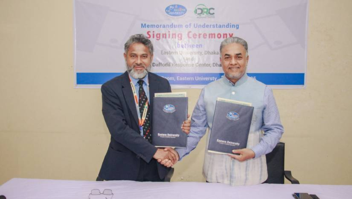 অধ্যাপক ড. ফরিদ আহমদ সোবহানী এবং ড. মোহাম্মদ নুরুজ্জামান নিজ নিজ প্রতিষ্ঠানের পক্ষে চুক্তিতে স্বাক্ষর করেন