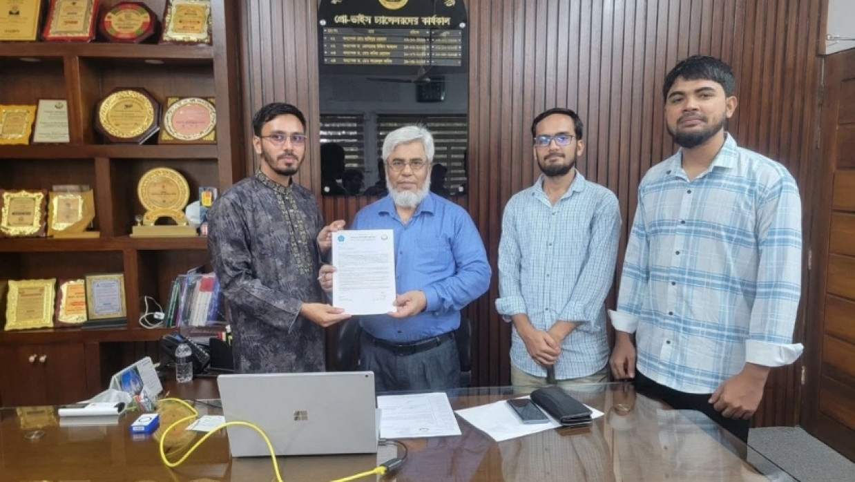 স্মারকলিপি প্রদান 