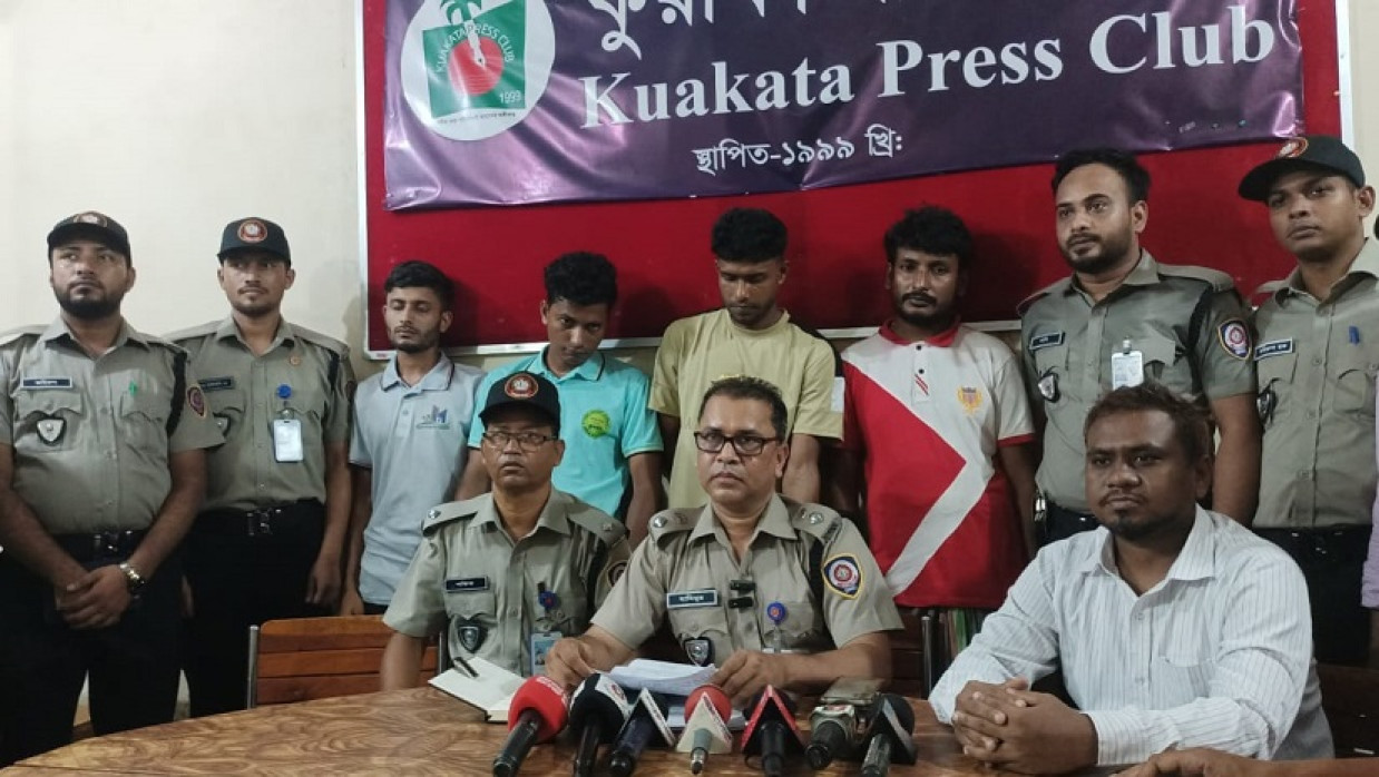 কুয়াকাটায় প্রথমবারের মতো ভয়ংকর মাদক ‘ক্রিস্টাল আইস’সহ আটক চার যুবক