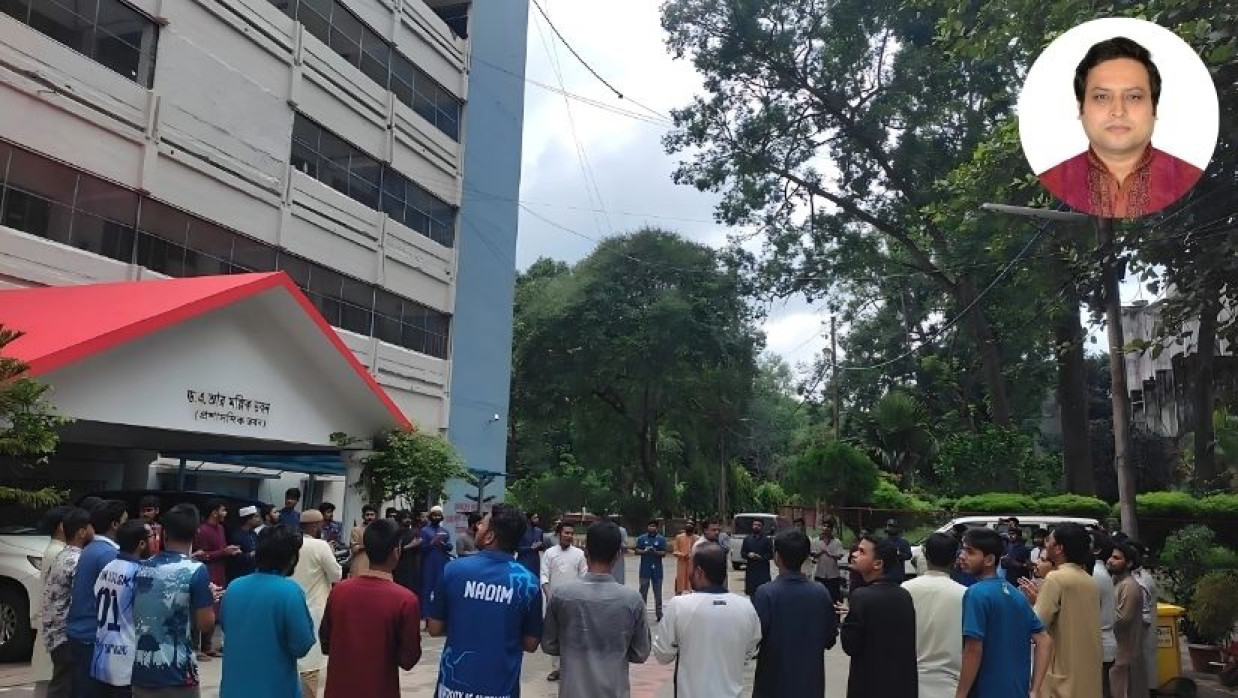 অবরুদ্ধ চবি উপাচার্য ও অধ্যাপক ড. কুশল বরণ চক্রবর্ত্তী