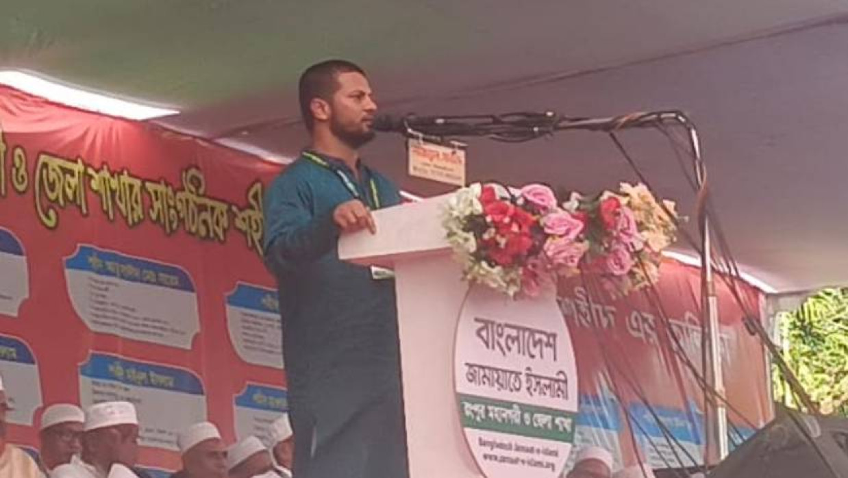 জনসভায় বক্তব্য দিচ্ছেন শিবির সভাপতি জাহিদুল ইসলাম