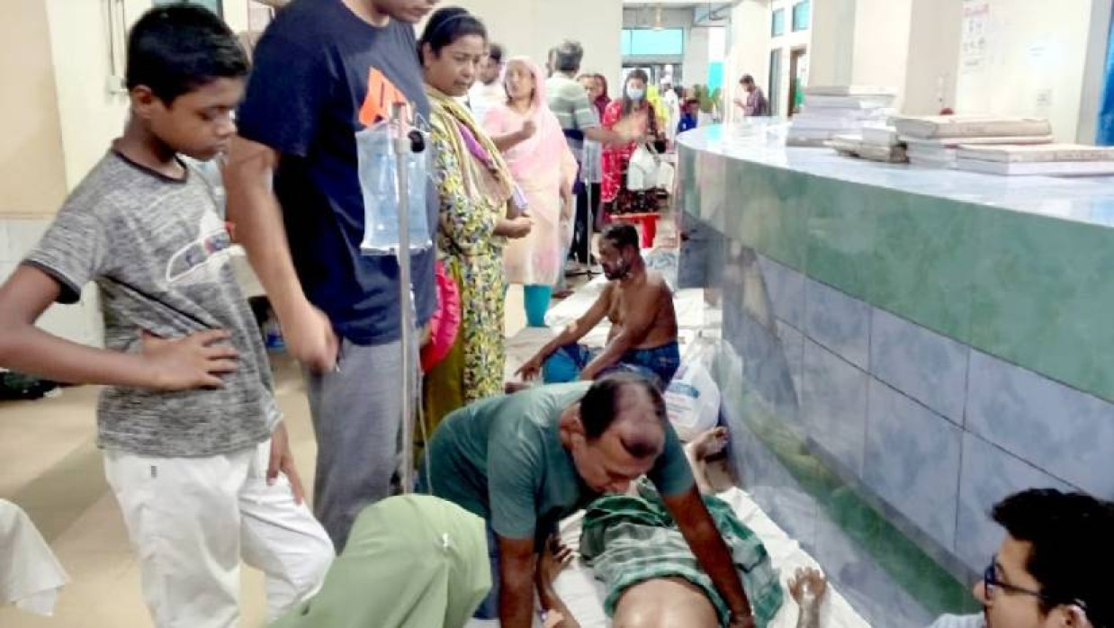 দগ্ধদের হাসপাতালে ভর্তি করা হয়েছে