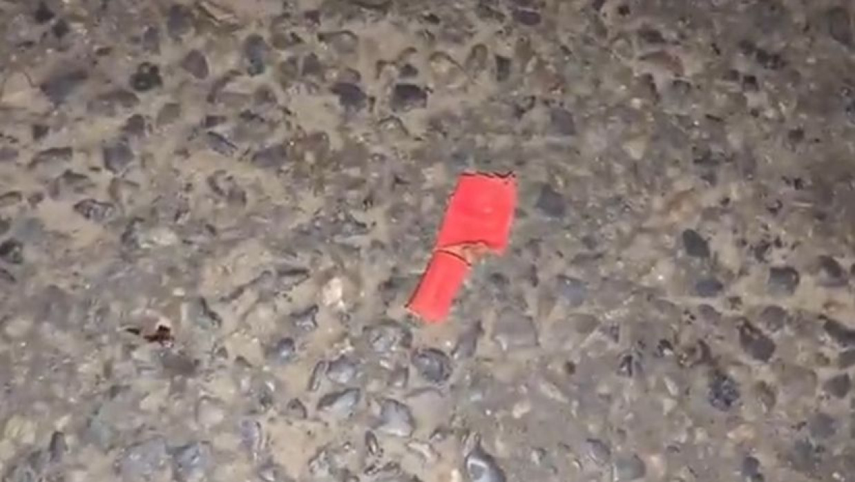 বিস্ফোরিত ককটেলের ধ্বংসাবশেষ