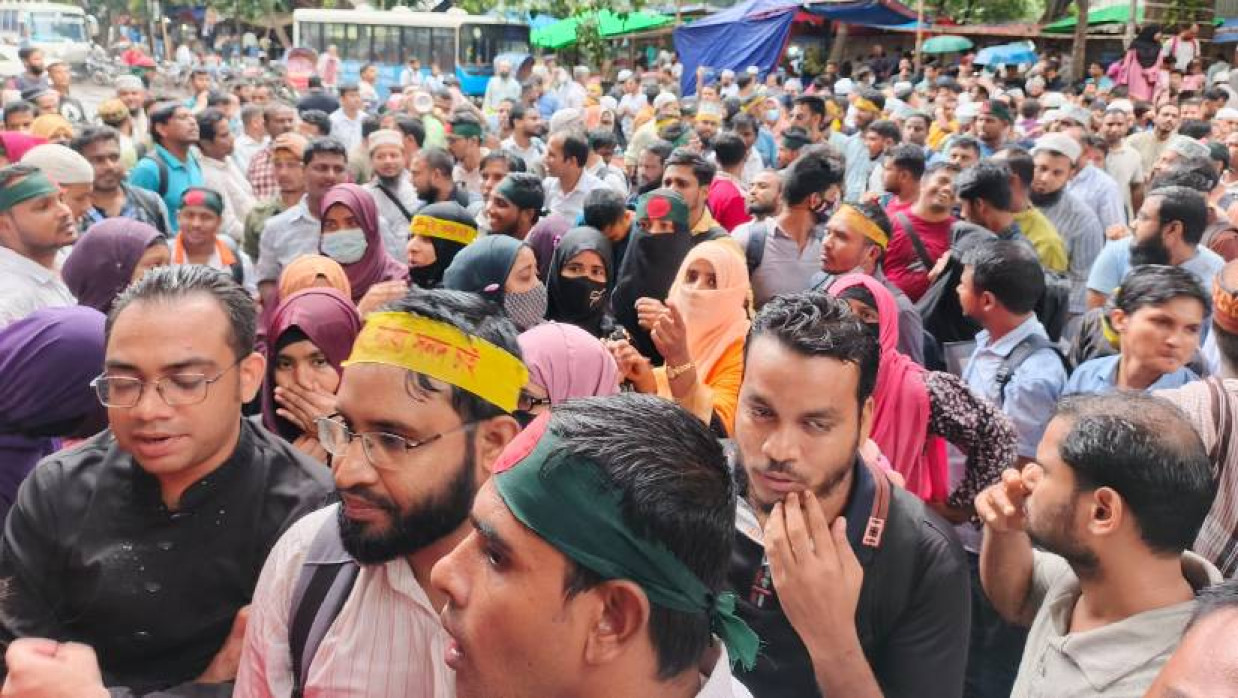 সচিবালয়ের উদ্দেশে পদযাত্রা 