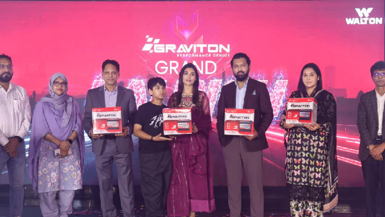 ওয়ালটনের নতুন মডেলের প্যাসেঞ্জার কার ব্যাটারি ‘গ্রাভিটন’ এর উদ্বোধনী অনুষ্ঠানে উপস্থিত তাহসান খানসহ প্রতিষ্ঠানের ঊর্দ্ধতন কর্মকর্তারা