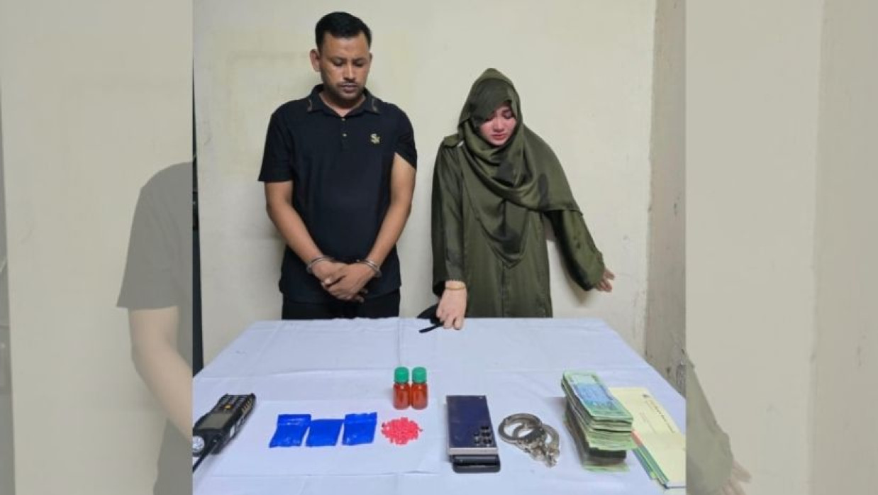 পাখি জসিম ও তার নারী সহযোগী হোসনা