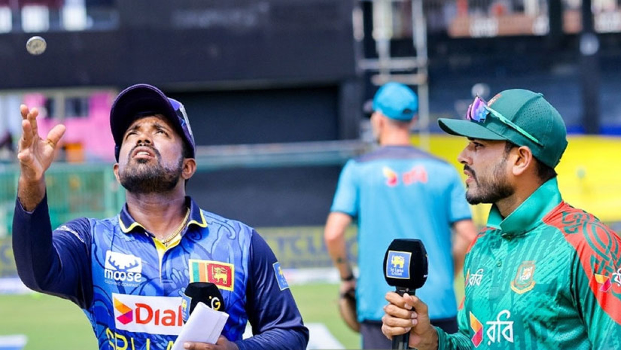 টসের সময় দুই অধিনায়ক