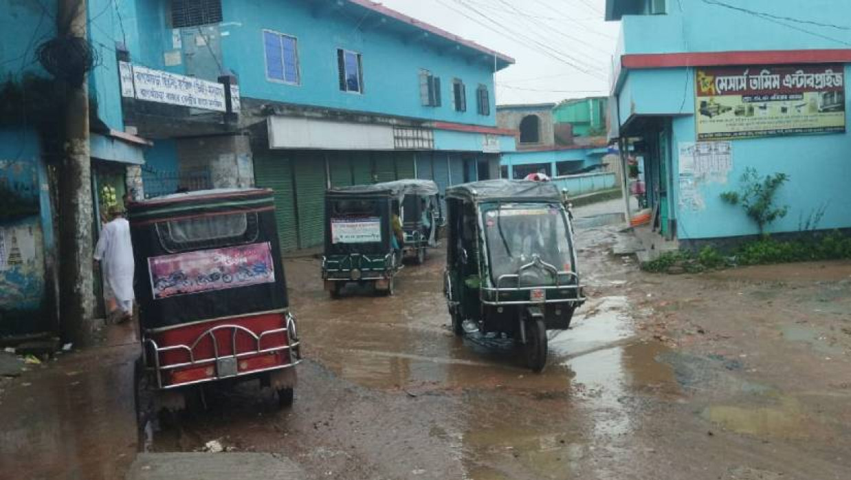 বাগআঁচড়া-কায়বা সড়কটি মরণফাঁদে পরিণত হয়েছে