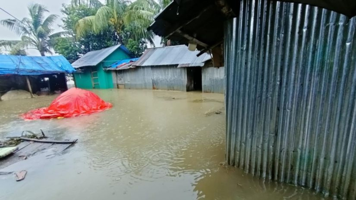 ফেনীতে নতুন করে প্লাবিত হচ্ছে ছাগলনাইয়া উপজেলা, আশ্রয়কেন্দ্রে প্রায় ৭ হাজার মানুষ