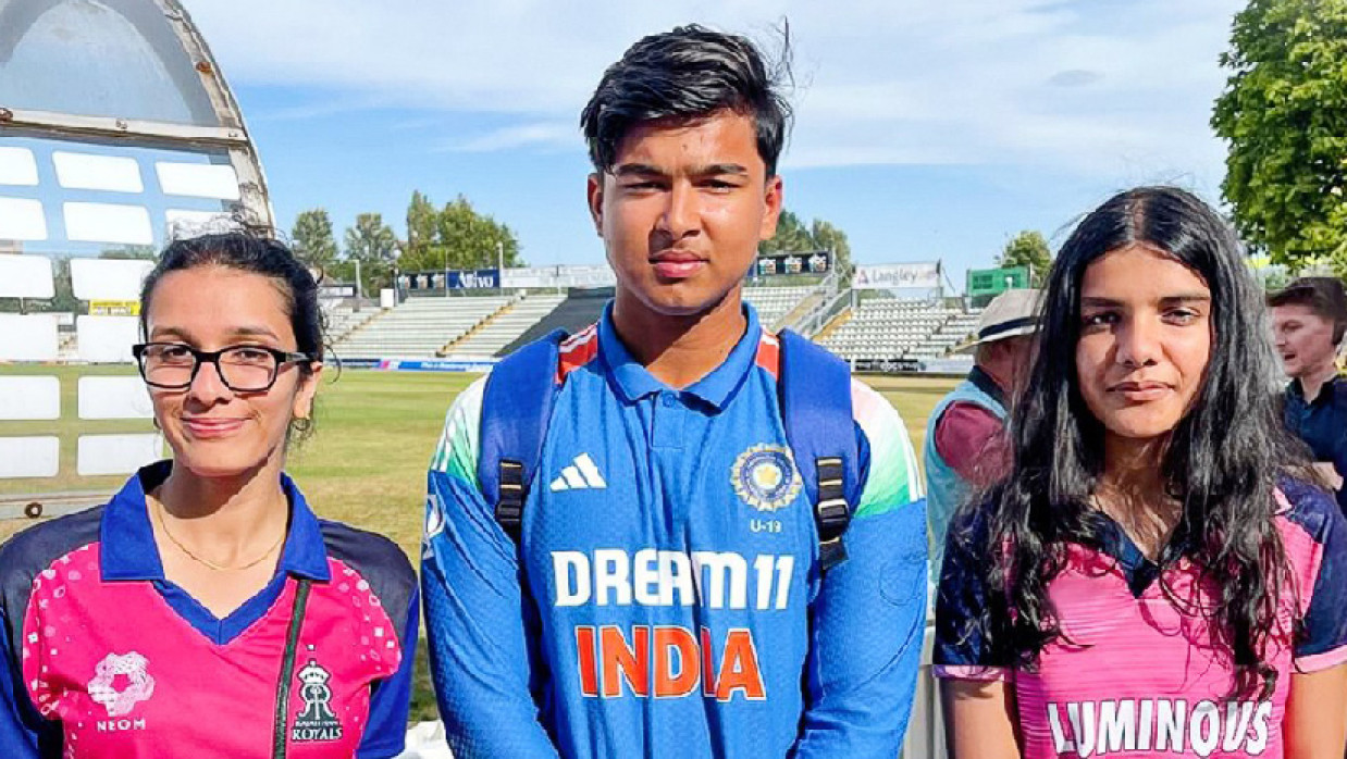 বৈভব সূর্যবংশী ও তার দুই নারীভক্ত