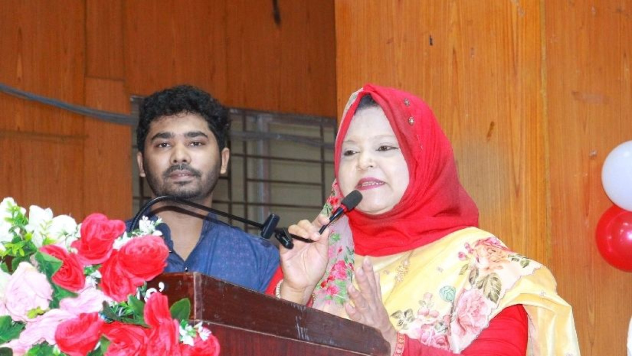 প্রধান অধ্যাপক তানজিদা হোসেন