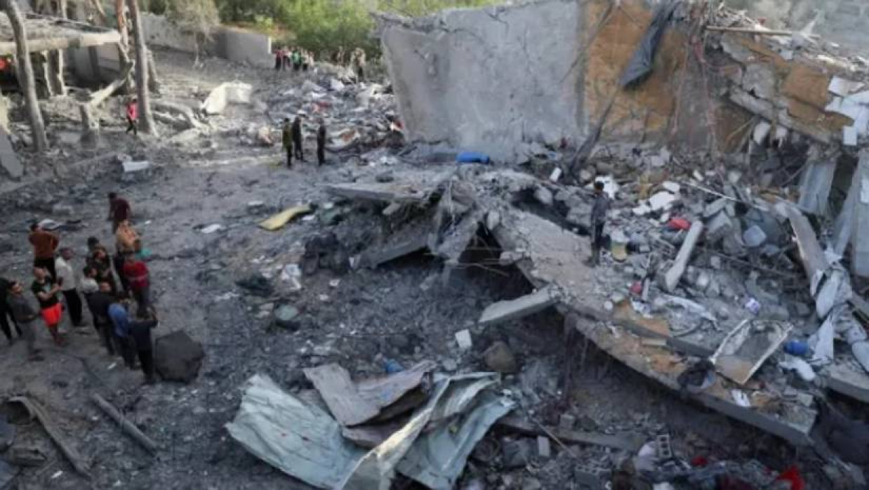 ইসরায়েলি হামলায় গাজায় বিধ্বস্ত ভবন